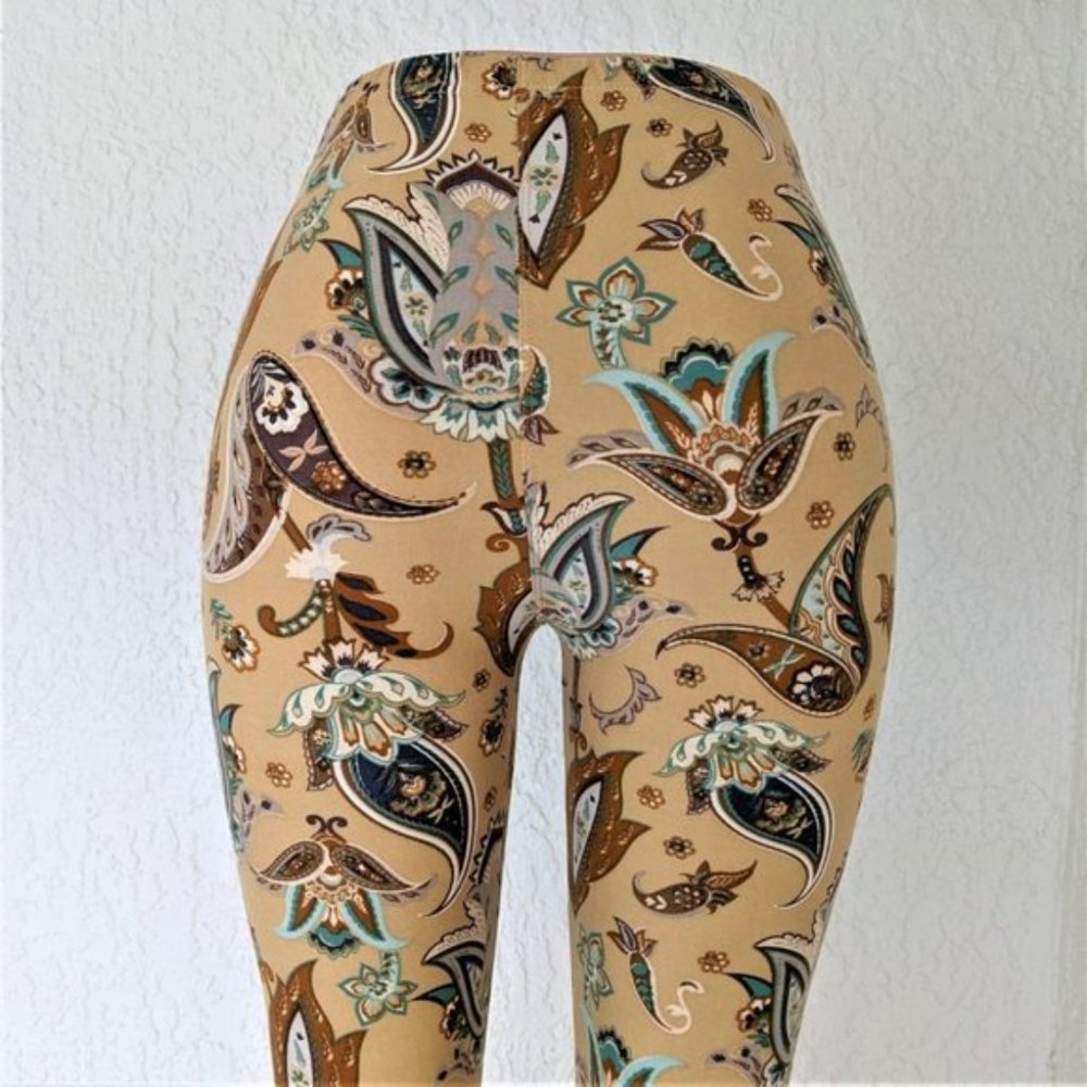 SOFT Fall Leaves Capri Leggings (NWT) - Picture 4 of 12
